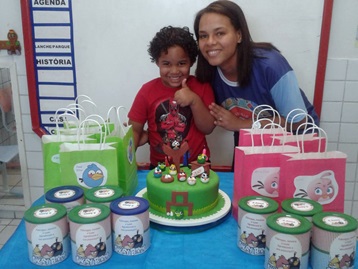 Aniversariante. Luan Felipe, Janaína da Nóbrega, Fábregas Ricardo. Sala. Infantil II A Professora. Amanda Marcelle